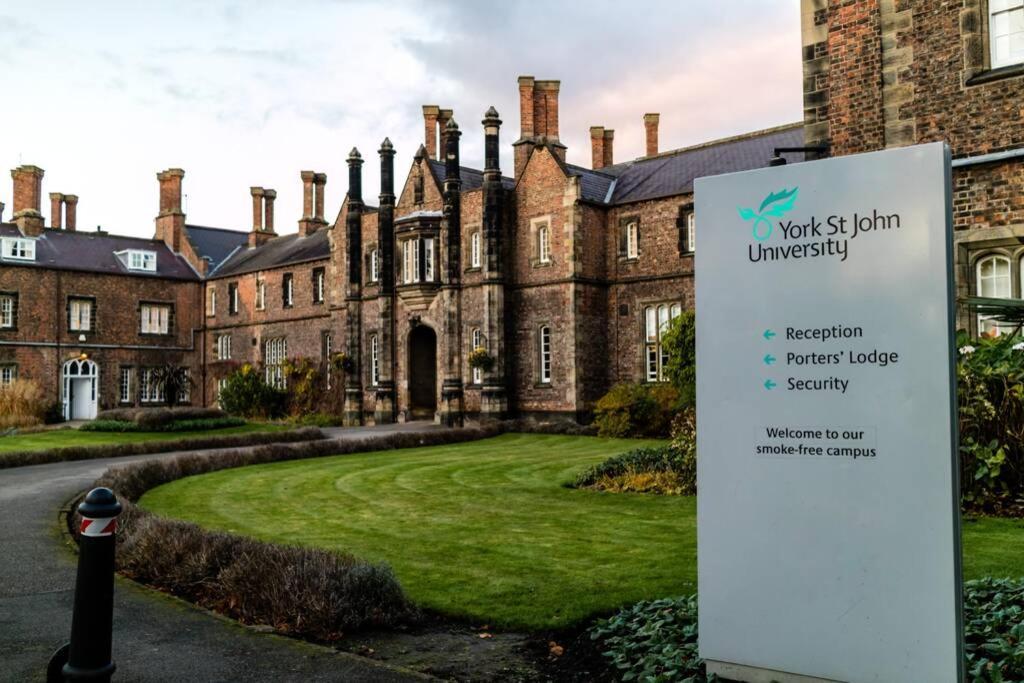 Stodham House With Minster Views! Villa York Dış mekan fotoğraf